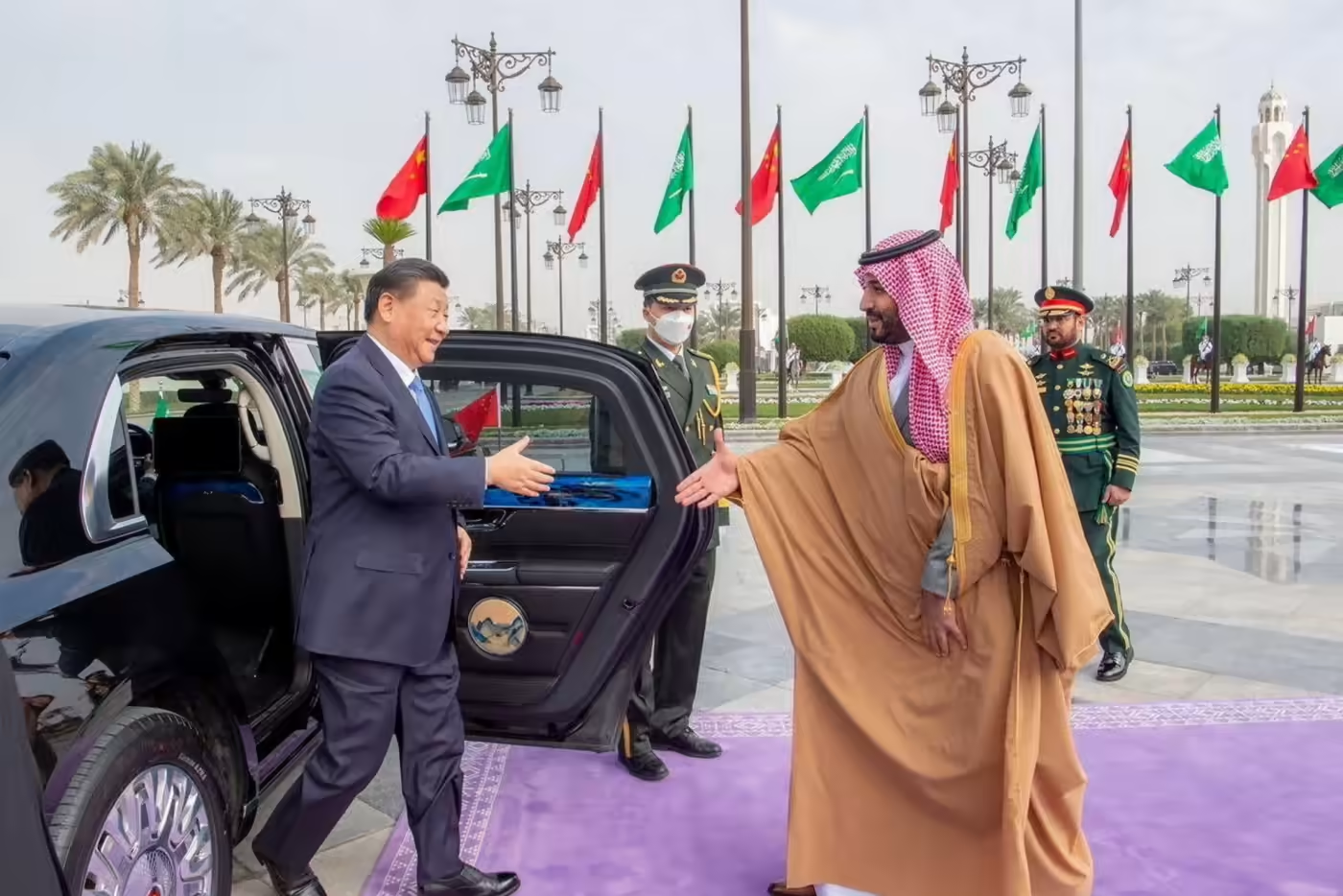 "Наведение мостов": как Саудовская Аравия и ОАЭ позиционируют себя в борьбе за власть